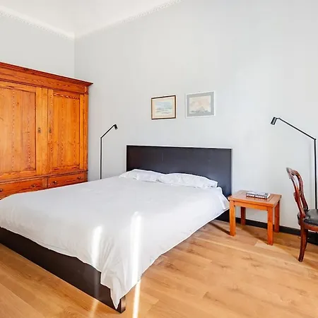 Center Renovated In A Historic Building Near The Po River トリノ