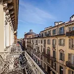 Appartement Center Renovated In A Historic Building Near The Po River