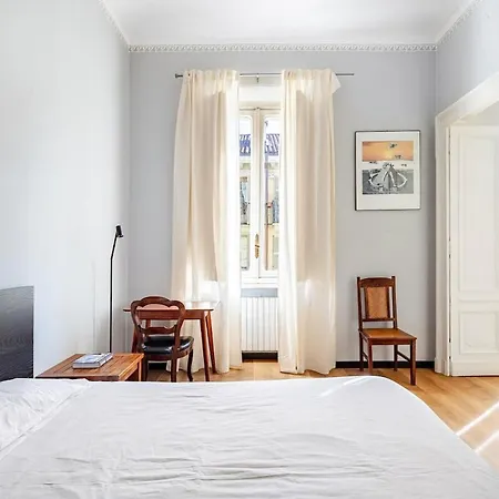 Center Renovated In A Historic Building Near The Po River Διαμέρισμα *